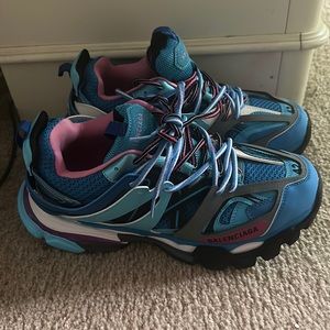 balenciaga never worn trying to sell them